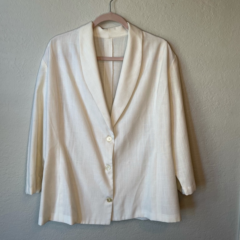 Ivory blazer with quarter sleeves